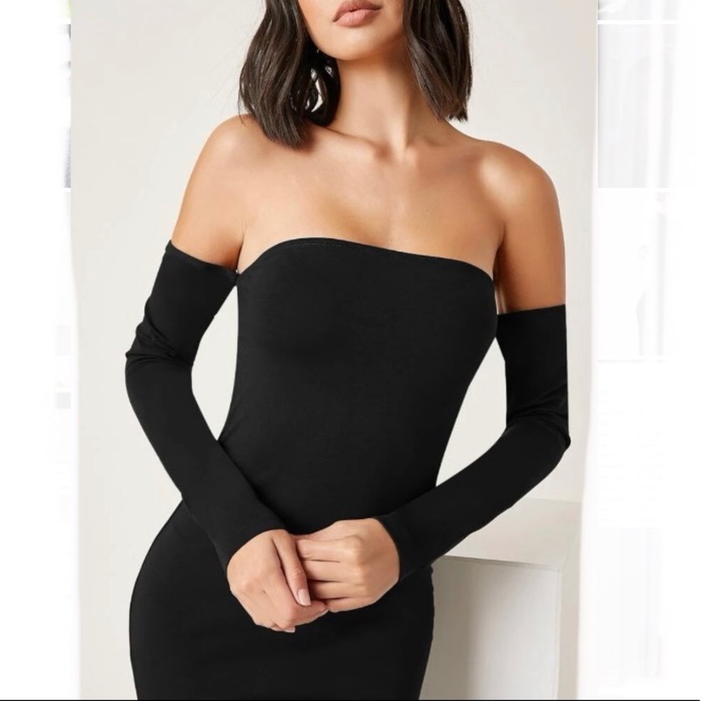 SOLD Long Sleeve Cold shoulder Maxi Dress Black - Picture 4 of 5